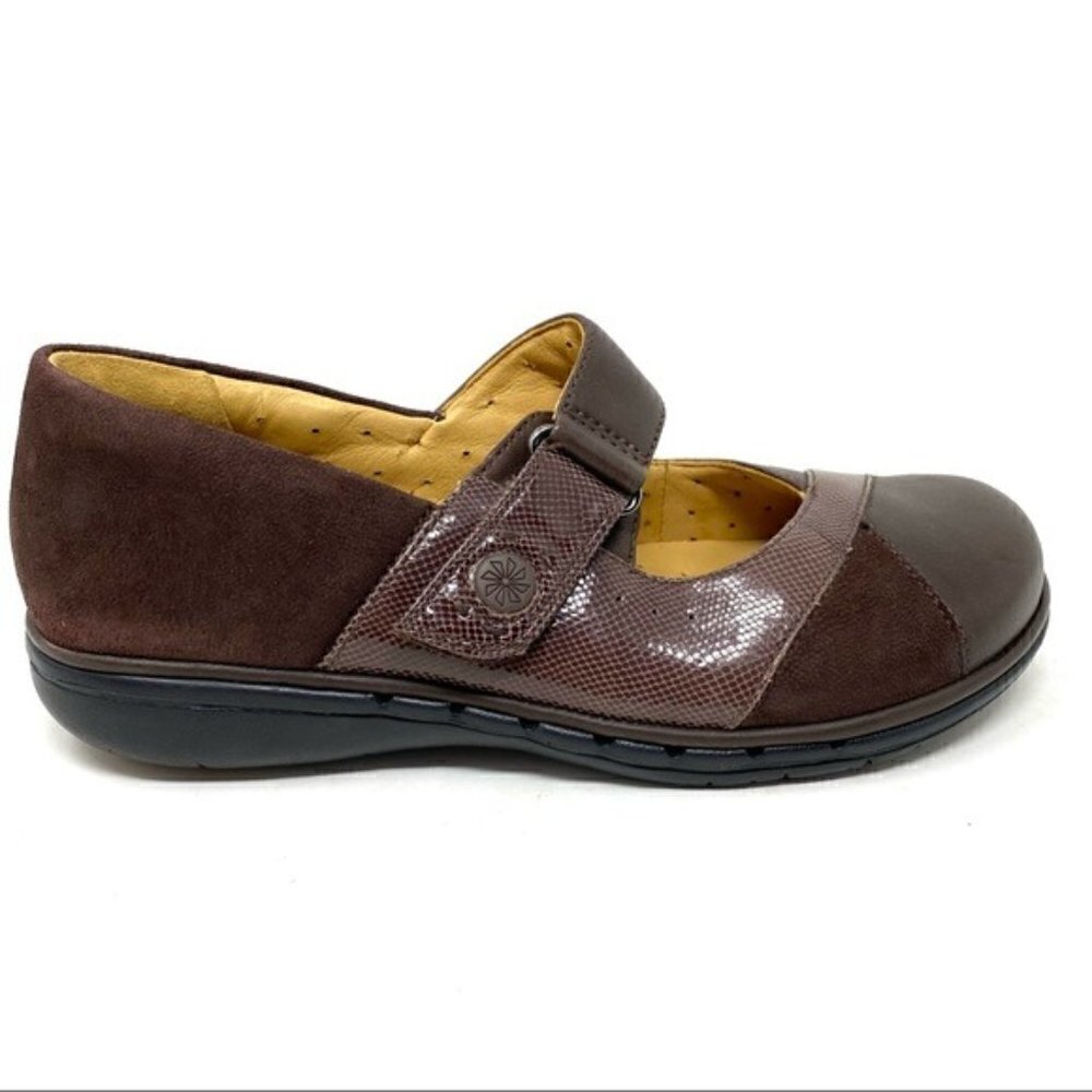 Clarks Un Swan Dark Brown Leather Mary Jane comfort shoes